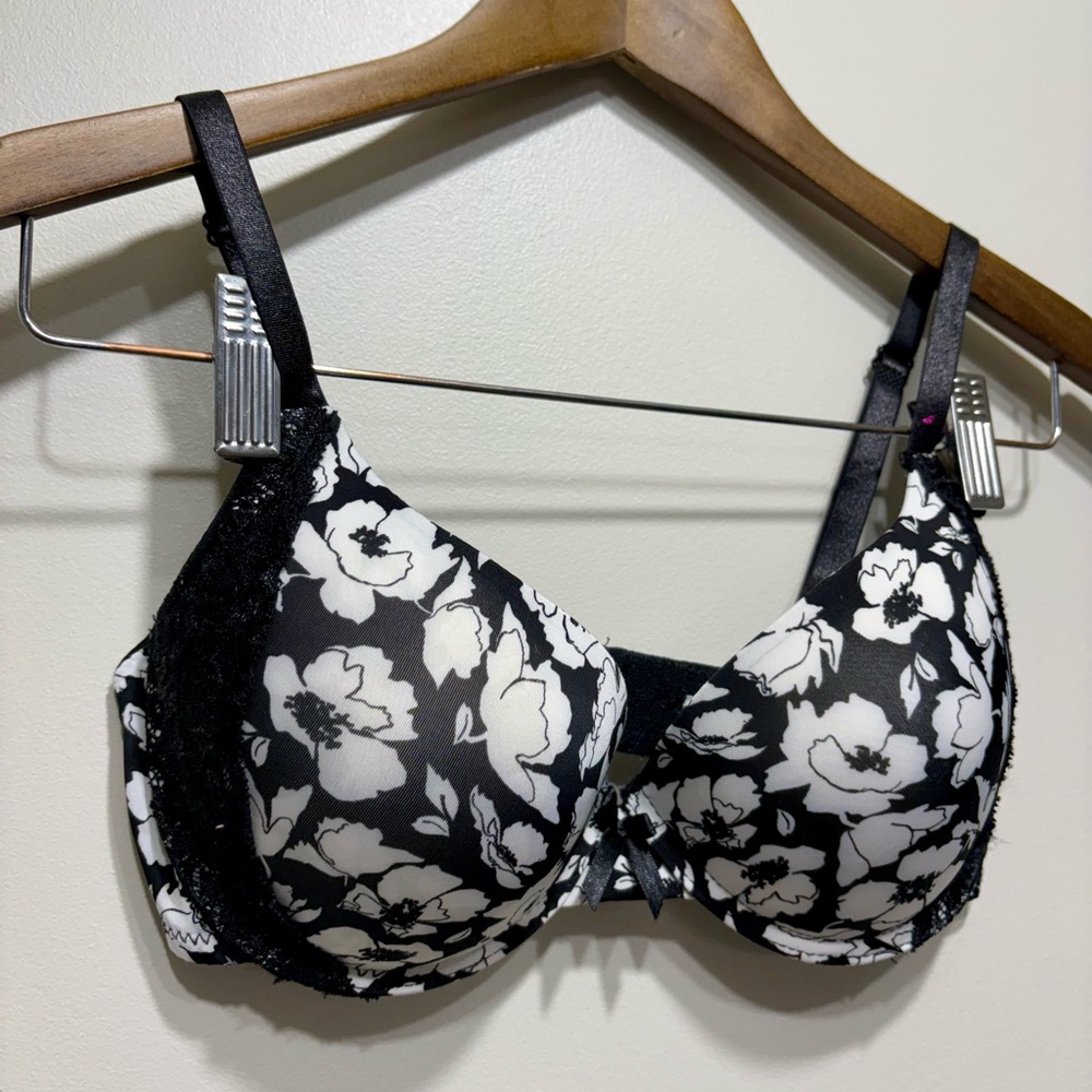 ✨$8 CLEAR-OUT✨ Carisma Floral Lace Soft Push Up Bra Top Black and White 34C